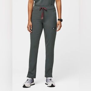 Women's Figs brand Evans Skinny Scrub Pants in Bonsai size Large